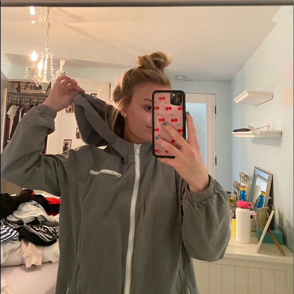 Brandy Melville Jackets & Blazers - brandy Melville light jacket